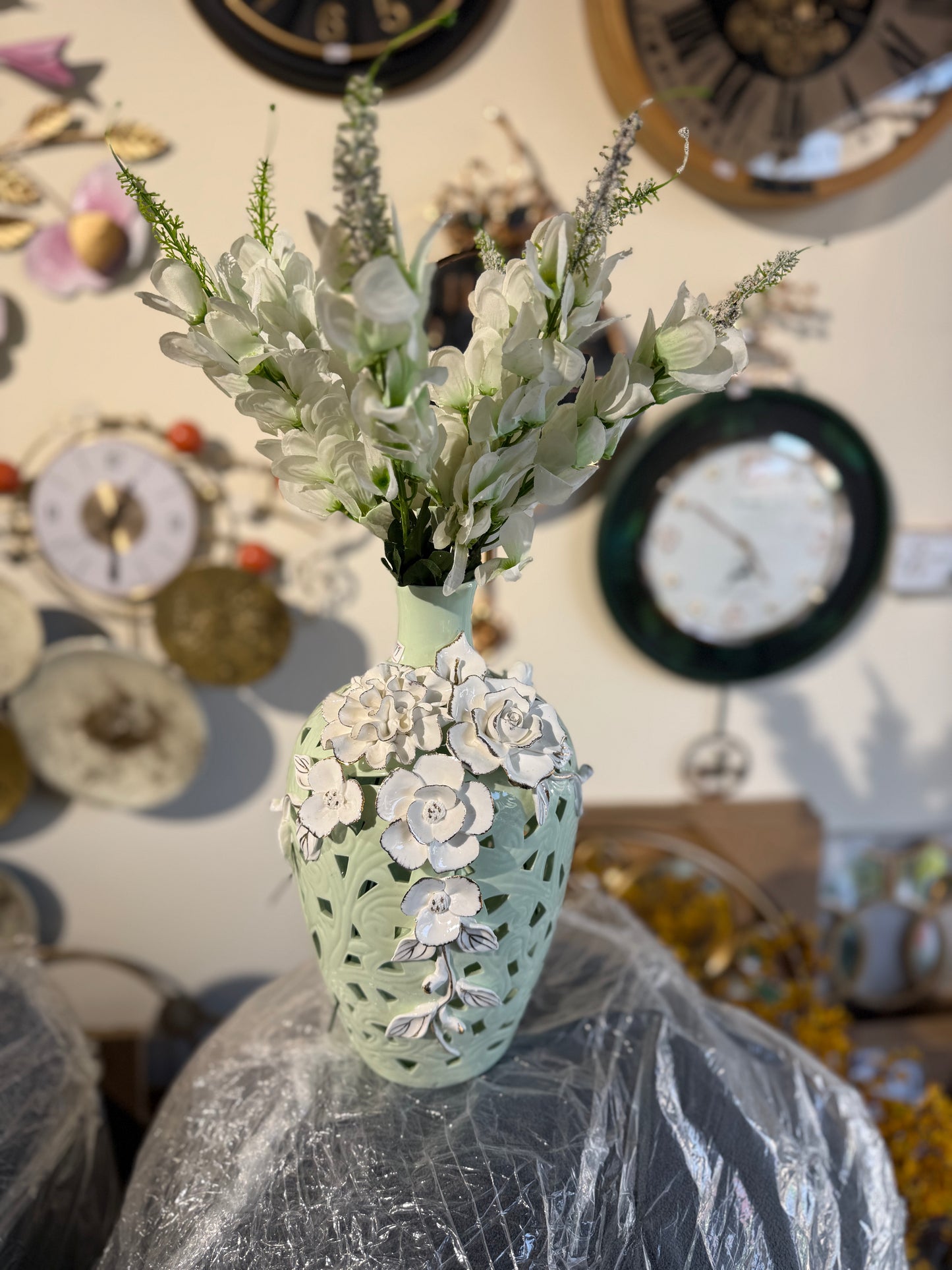 Floral vase with hollow design large size